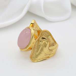Anillo de piedras preciosas de cuarzo rosa Unisex, ajuste de bisel de moda chapado en oro de 18 quilates y plata para accesorios de aniversario de fiesta de compromiso - Product Image 2