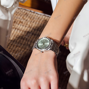 Reloj de Diamantes Moissanite Premium que Muestra un Brillo Superior, una Artesanía Elegante y un Aspecto de Lujo Completamente Engastado - Product Image 4