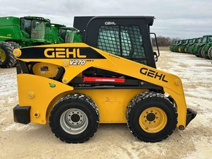 รถตักล้อยาง GEHL V270 ปี 2021 กำลัง 72 แรงม้า ขับเคลื่อน 4 ล้อ สองสปีด ระบบยกแนวตั้งแบบ Quick Attach รับน้ำหนักได้ 5400 ปอนด์ ยกเทได้ 2700 ปอนด์ - Product Image 1