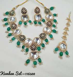 FANTAISIE ANTIQUE TRADITIONNEL MOTIPEARL & MINAKARI GOLD TONE KUNDAN PERLE COLLIER BOUCLES D'OREILLES ENSEMBLE AVEC MANGTIKKA FEMMES ET FILLE - Product Image 2