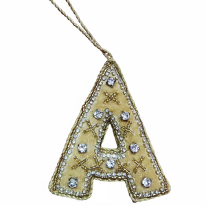 Adornos Navideños de Terciopelo Dorado Hechos a Mano con Letras del Alfabeto, Decoración Colgante con Letras Bordadas a Mano, Personalizada para Bodas - Product Image 1