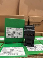 Kontaktor Schneider TeSys Deca 3P AC-3/AC-3e LC1D25M7/LC1D32M7/LC1D50AM7 Otomasi Industri DIN Rail <=440V 9A 24V AC 50/60Hz