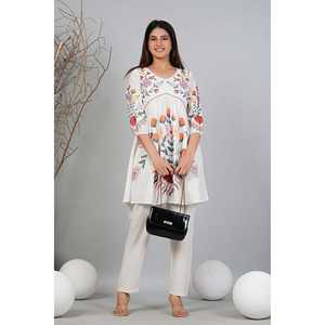 Conjunto de Dos Piezas Casual para Mujer, Bordado en Algodón, Talla XS/XS, Top de Manga Tres Cuartos con Pantalones, Diseño Elegante - Product Image 1