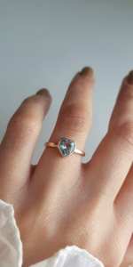 Bagues Solitaires Unisexe en Or 14K Personnalisées avec Pierre Précieuse Aigue-marine Taillée en Cœur, Style Vintage Romantique, pour Mariages - Vente en Gros - Product Image 3