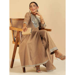 Conjunto de Túnica y Pantalones Palazzo de Manga Tres Cuartos en Crepé de Algodón Puro Color Beige para Mujer, Ropa Fusion - Product Image 1