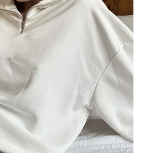 Top Atlético recortado suave para mujer con cremallera en cuarto, transpirable, antiarrugas, estilo deportivo informal, posición frontal con logotipo - Product Image 5