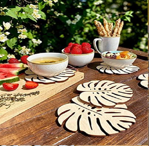 Posavasos de madera con bordes vieiras con intrincados diseños florales pintados a mano de estilo Mandala sobre la Veta de madera natural - Product Image 6