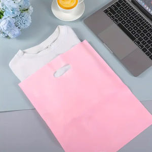 Vente en gros de sacs en plastique personnalisés avec logo sacs à poignée découpée, sacs à provisions pour épicerie, vêtements, chaussures, accessoires - Product Image 6