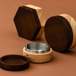 Cendrier en bois rustique avec couvercle fabriqué à la main avec une finition lisse parfait pour les maisons cafés restaurants et balcons d'hôtel - Product Image 1