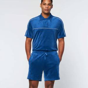 "Elegantes pantalones cortos de terciopelo para hombre: sensación lujosa, ajuste cómodo, ideal para ropa informal y de Salón" - Product Image 1