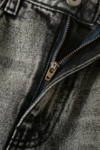 Pantalones cortos de mezclilla desgastados hasta la rodilla de verano para hombres - Product Image 5