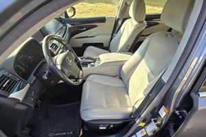 Lexus LS 460 ปี 2017 มือสอง สภาพดี วิ่ง 29200 ไมล์ รุ่นปีสุดท้าย เครื่องยนต์ V8 ขับเคลื่อนสี่ล้อ ไม่ได้ดัดแปลง - Product Image 5