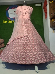 Conjunto de Lehenga de Red con Lentejuelas Jarkan Premium al por Mayor, con Falda de 3m, Choli Bordado de 1.2m y Dupatta con Borde Butti, para Fiesta de Invierno, Largo hasta el Suelo - Product Image 3