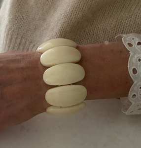 Brazaletes de resina epoxi de moda con flores reales, piedras y brillo incrustados para joyería de moda artística hecha a mano - Product Image 4