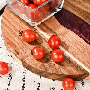 Planche à découper de cuisine en bois d'acacia personnalisable avec finition en résine époxy, style rivière, planche culinaire et de service - Product Image 6