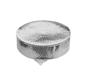 Présentoir à gâteaux en métal vintage avec fabrication artisanale détaillée utilisé dans les mariages à thème rustique et la décoration d'événement de style antique - Product Image 4