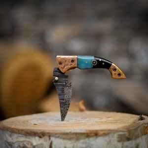 Cuchillo Plegable de Acero de Damasco Hecho a Mano, Hermoso y Personalizado, de Grado Industrial, para Campismo al Aire Libre, con Funda Personalizada - Product Image 2