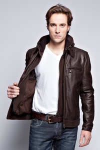 Chaqueta de cuero para moto de invierno para hombre, diseño personalizado, cremallera, estilo bombardero informal, acabado con capucha, tela vaquera, OEM, venta al por mayor - Product Image 3