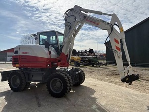 Excavadora de cadenas Takeuchi TB295W 2022 confiable con motor, caja de cambios y bomba Koop para proyectos de carreteras y movimiento de tierras - Product Image 3