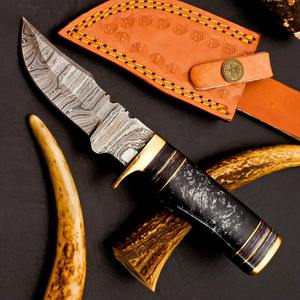 Couteau damas personnalisé couteau de chasse en acier forgé damas avec manche en bois dur, cadeau pour lui, cadeau de couteau extérieur. - Product Image 4