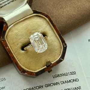 Bague de fiançailles 6,8 carats en diamant de laboratoire taille coussin allongée 'Old Mine', sur mesure, paiement final - Product Image 1
