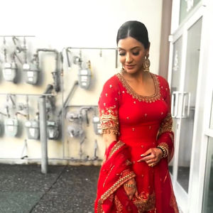 Fil de fausse georgette de vêtements de mariage de concepteur lourd avec le haut de travail de broderie de séquence et le palazzo de Sharara avec Dupatta - Product Image 1