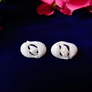 เครื่องประดับแฟชั่นสำหรับผู้หญิงต่างหูแบบโบราณรูปกระดูกควายพร้อมงานหัตถกรรมคุณภาพไข่มุกอินเดีย - Product Image 3