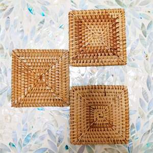 Juego de 6 Posavasos Clásicos Ecológicos de Madera de Forma Irregular de 4 Pulgadas y Portavasos Ampliamente Aplicables para Mesa de Centro - Product Image 1