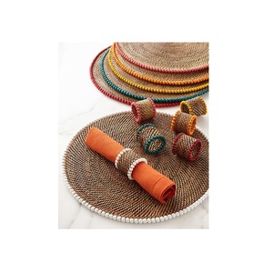 Anneau de serviette en métal tendance plaqué or fait à la main en forme de triangle anneau de serviette en gros prix bas anneau de serviette décoratif - Product Image 6