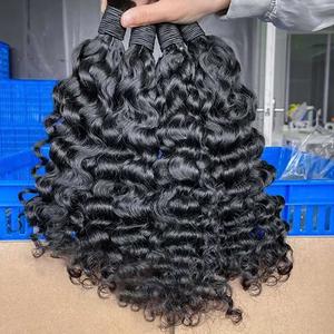 Vente en gros d'extensions de cheveux humains vietnamiens vierges bouclés profonds élégants cheveux en vrac de vague de corps à la mode clients soucieux de la mode - Product Image 1