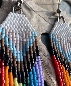 Hermosos pendientes hechos a mano con diseño de bandera, pendientes con flecos, pendientes con cuentas - Product Image 1