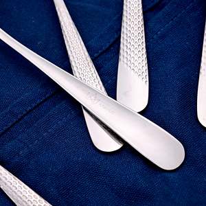 Ensemble de 4 cuillères en acier inoxydable argenté au design moderne et majestueux, finition miroir, pour les occasions festives - Product Image 4