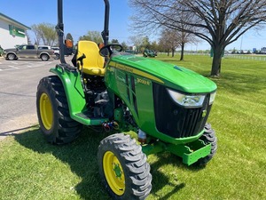 Tracteur John For Deere 3033R d'occasion à vendre - Product Image 3