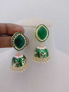 Impresionante fusión de Mughal Art Midnight Esmalte Jhumka Pendientes Set Latón Hecho Pendientes colgantes de moda a granel con diseño personalizable - Product Image 3