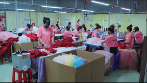 ชุดเดรสฤดูร้อนสำหรับเด็กผู้หญิงอายุ 1-10 ปี แบบขายส่ง ODM ปรับแต่งได้ หลายสี ดีไซน์แบบผูกคอ แขนกุด ลายการ์ตูน สไตล์ลำลอง - Product Image 2