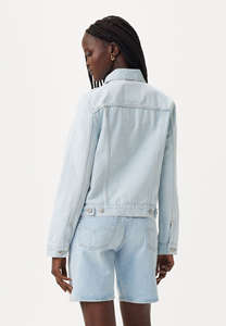 เสื้อแจ็กเก็ตยีนส์ทรูคเกอร์สำหรับผู้หญิงลายดอกไม้บานติดกระเป๋าที่หน้าอกออกแบบมาสำหรับผู้หญิงทุกฤดูกาล - Product Image 6