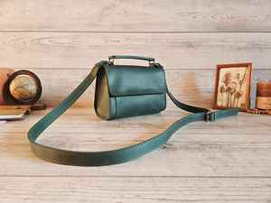 กระเป๋าสะพายข้างผู้หญิง LCBB-0018 สไตล์วินเทจ หนังแท้ ทนทาน มีหลายช่อง ใช้ได้ทุกฤดู - Product Image 4