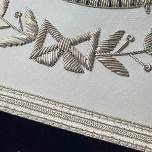 Delantal Masónico Regalia Bordado a Mano de Calidad Premium Past Master Blue Lodge Delantal Terciopelo Blanco y Azul Marino - Product Image 5