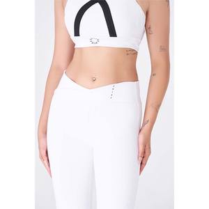 Leggings Deportivos Elegantes Blancos y Negros para Fitness y Yoga - Product Image 1
