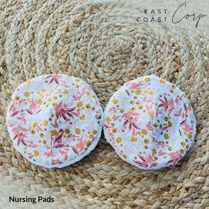 Dorothy Retro Floral Pack Coussinets d'allaitement en bambou Grand coussin d'allaitement réutilisable et lavable pour la maternité - Product Image 1