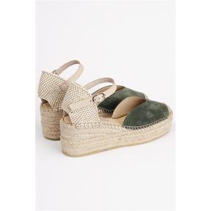 Alpargata cerrada con punta en cuña - Product Image 3