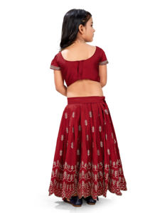 Conjunto de Lehenga Choli Tradicional Bordado con Flores de Shoryam Fashion para Niñas, Color Granate, Mangas Abullonadas, Largo hasta el Suelo, para Fiestas - Product Image 3