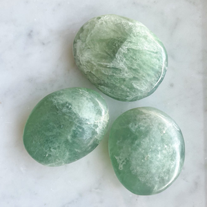 Cristal verde fluorita Palma piedra Natural piedra curación piedra preciosa guijarro Palma tallada cuarzo ágata cristal Palma piedras - Product Image 4