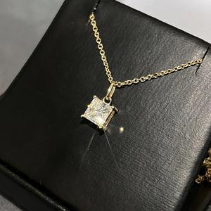 Nuevo Collar con Colgante de Diamante Cultivado en Laboratorio con Corte Princesa VVS y Oro Sólido de 14k para Mujer a Bajo Precio - Product Image 2