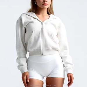 Sweat-shirt à capuche court en coton éponge avec logo personnalisé Design 3D en relief Sweats à capuche courts brodés Boxy pour femmes - Product Image 1