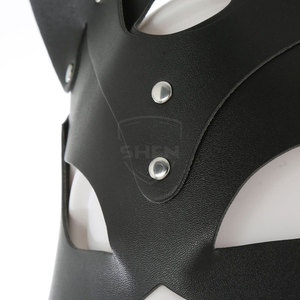 Masque facial en cuir à prix avantageux, très vendu, fabriqué en cuir à grain doux et doté d'une fermeture à sangle sécurisée - Product Image 4