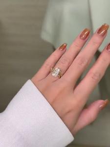 Bague en or 10 carats avec moissanite de qualité supérieure, cadeau idéal pour les femmes, disponible pour les mariages ou les fiançailles - Product Image 5