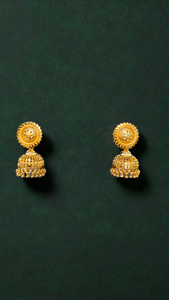 Boucles d'oreilles de super qualité serties de boucles d'oreilles de style Jhumka plaquées or 22CT uniques bijoux pour femmes - Product Image 3