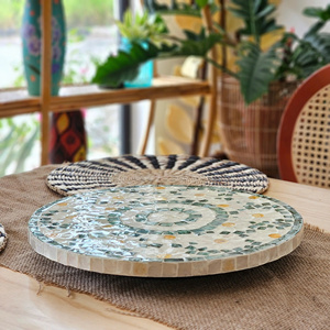 Un monde d'élégance artisanale charme intemporel à votre espace une pièce de déclaration parfaite pour servir plateau de nacre - Product Image 1