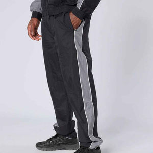 Ensemble survêtement softshell 2 pièces pour homme, veste coupe-vent personnalisée avec fermeture éclair et poches cargo, haute qualité - Product Image 4